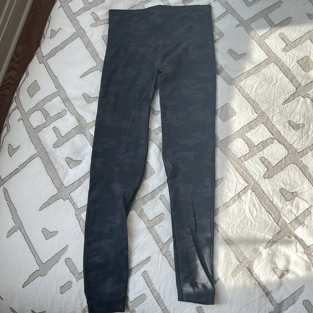 Spanx Legging Bundle Sz Medium Seamless/Leather - image 5